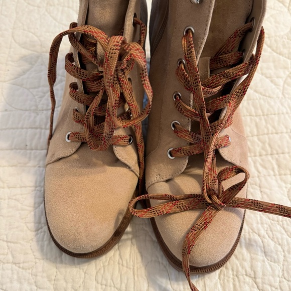 Vince Camuto | Gaviana Leather Lace-Up Ankle Boots - Picture 6 of 8